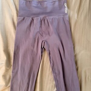 Dfyne dynamic size small leggings, minimal wear, worn twice